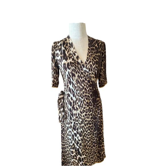 Tahari Wrap Small Dress Woman Brown Leopard Print 3/4 Sleeve V-Neck Tie Waist - Picture 2 of 9